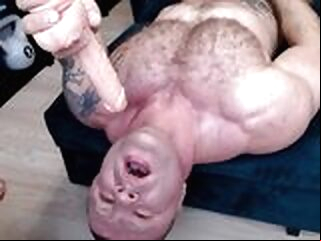 A big, hairy bodybuilder who loves to suck and feel the cock in the ass. Rough and hard fuck bodybuilder gay hairy